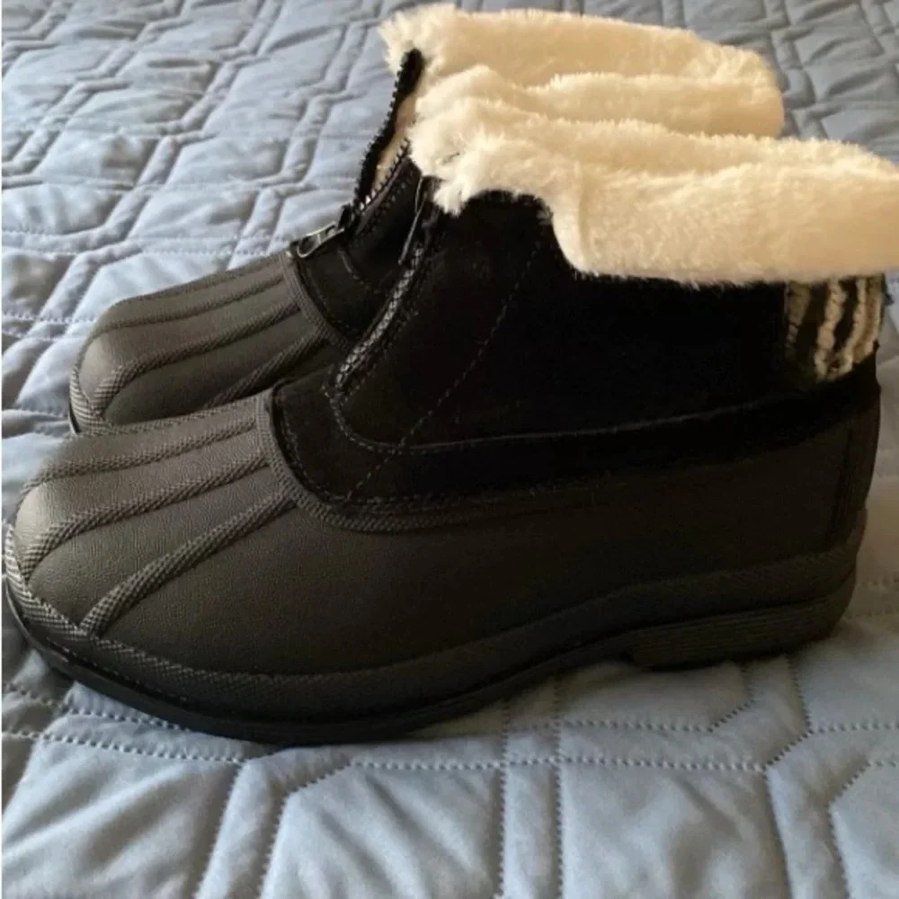 NWOT black Propét women’s Lumi Ankle Zip winter boots 7 X-Wide Thinsulate lining